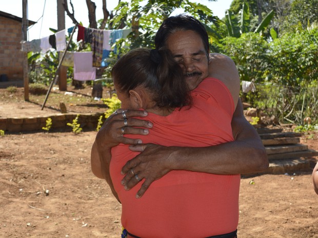 Irmãs se emocionaram durante reencontro em Jaru (Foto: Franciele do Vale/G1)