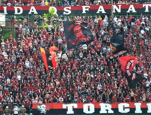 Torcida do Atlético-PR contra o Paraná Clube no Ecoestádio Janguito (Foto: Divulgação/Site oficial do Atlético-PR)