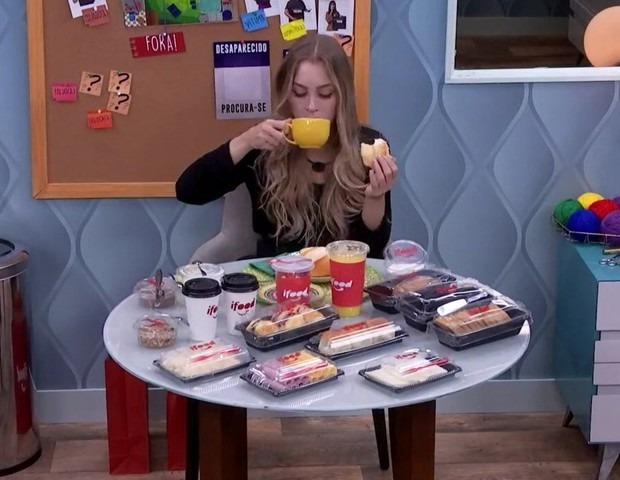 Em quarto secreto, Carla Diaz tem regalias nas refeições (Foto: TV Globo) Em quarto secreto, Carla Diaz tem regalias nas refeições (Foto: TV Globo)