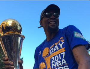 Kevin Durant Golden State Warriors champions parade nba (Foto: Twitter/NBA)