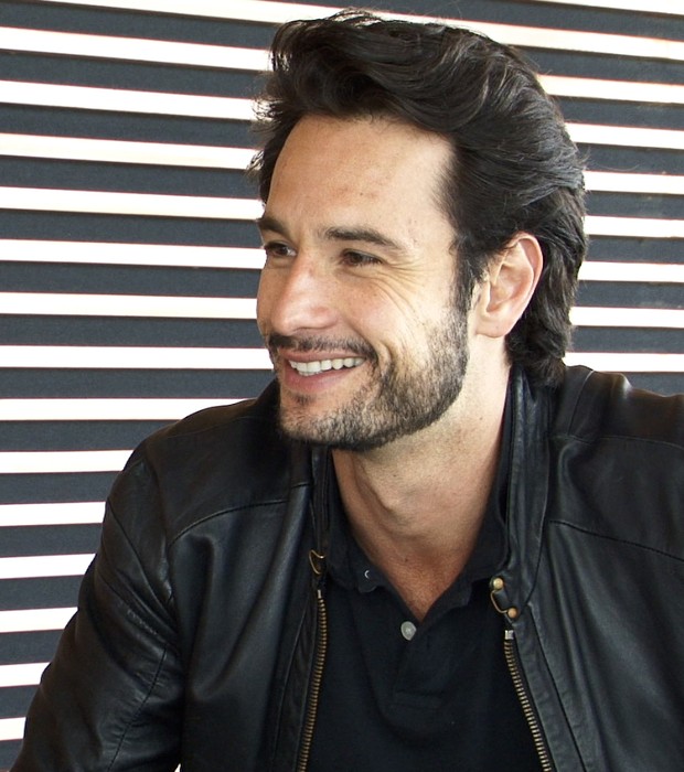 Rodrigo Santoro Fala Da Experiencia Em Contracenar Com Anthony Hopkins Epoca Bruno Astuto