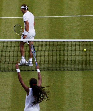 Dustin Brown elimina Nadal em Wimbledon (Foto: REUTERS/Suzanne Plunkett)
