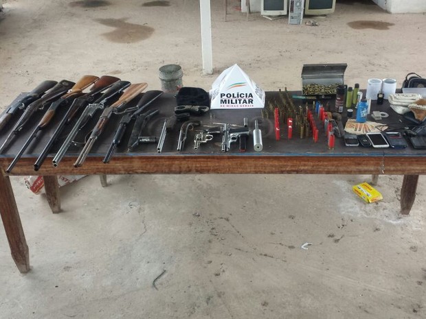 Material apreendido com o grupo, durante abordagem da PM (Foto: Polícia Militar/Divulgação)