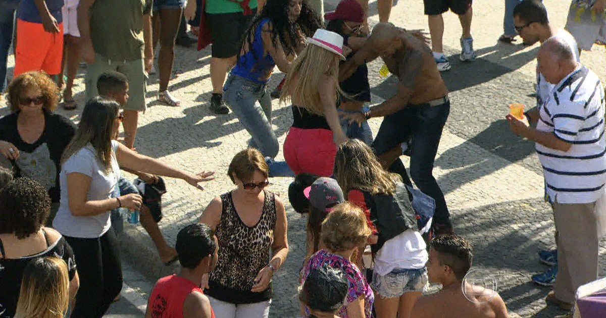 G Turista Agredido E Roubado Durante Parada Gay No Rio Veja Imagens Not Cias Em Rio De