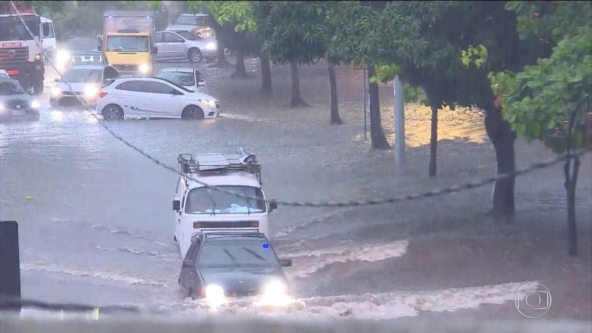 Forte Chuva Trava O Tr Nsito Alagamentos E Deslizamentos No Grande