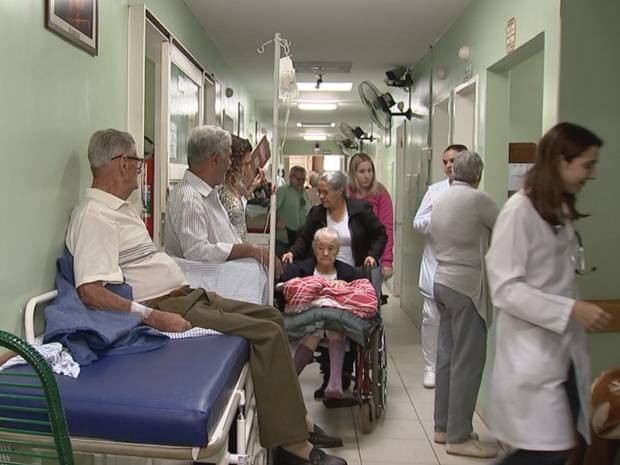 Santa Casa sofre com a superlotação em Rio Preto (Foto: Reprodução / TV TEM) Santa Casa sofre com a superlotação em Rio Preto (Foto: Reprodução / TV TEM)