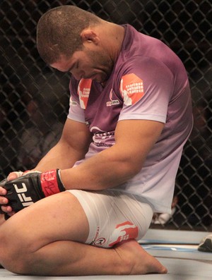 Toquinho x Mike Pierce UFC MMA (Foto: Rodrigo Malinverni)