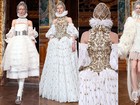 Guarda-roupa religioso é tema do desfile de Alexander McQueen na Semana de Moda de Paris