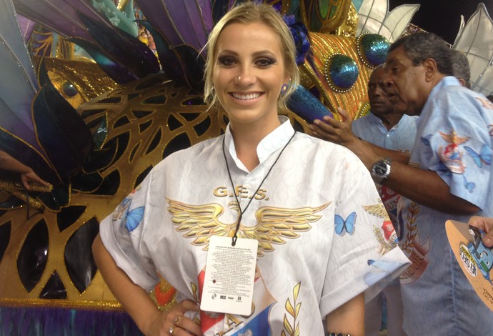 Fernanda Colombo, bandeirinha, Sapucaí, Carnaval, União da Ilha (Foto: Carol Fontes)