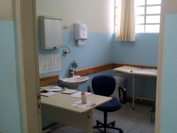 Sala de médico estava vazia no horário do almoço em Piracicaba (Foto: Fernanda Zanetti/G1)