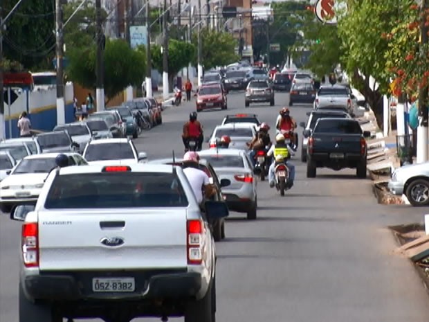 Avenida Barão do Rio Branco apresenta congestionamento em alguns momentos do dia. (Foto: Reprodução/TV Tapajós)