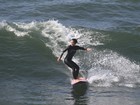 Daniele Suzuki faz aula de surfe no Rio 