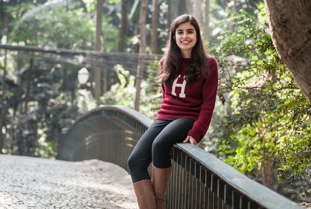 Tabata Amaral Pontes, de 22 anos, se formou em ciências políticas e astrofísica em Harvard (Foto: Marcelo Brandt/ G1)