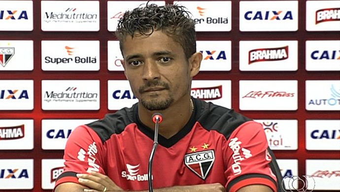 Juninho, atacante do Atlético-GO (Foto: Reprodução/TV Anhanguera)