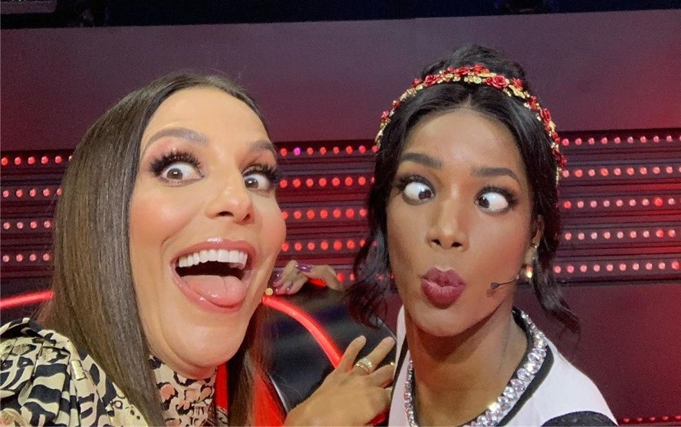 Ivete Sangalo e Iza posam 'sérias' para foto (Foto: Reprodução/Instagram) Ivete Sangalo e Iza posam 'sérias' para foto (Foto: Reprodução/Instagram)