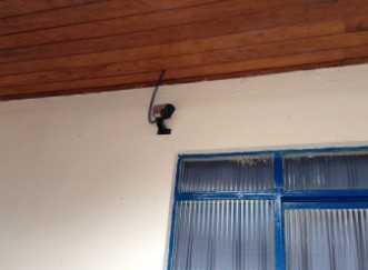 Escola possui 50 câmeras espalhadas pelo pátio, entradas e cantina. (Foto: Larissa Matarésio/G1)