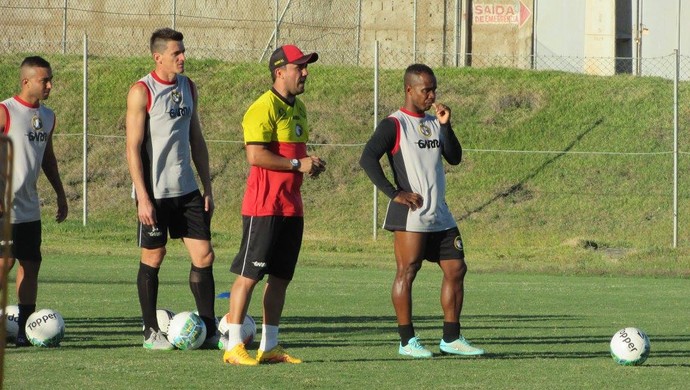 Luizinho Lopes técnico do Globo FC (Foto: Rhuan Carlos/Divulgação)