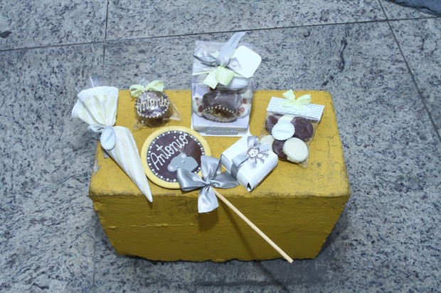 Lembrancinhas do nascimento de Antônio, filho da atriz Julaina Paes (Foto: Clayton Militão - Photo Rio News)