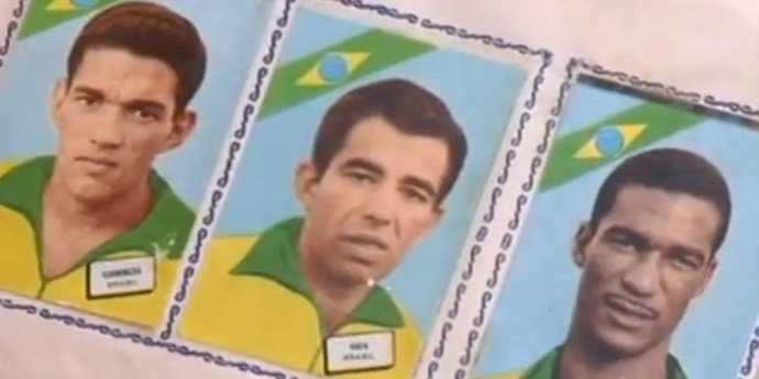 Sorocabano tem álbuns da Copa desde 1962, com figurinha de Garrincha (Foto: Reprodução / TV TEM)