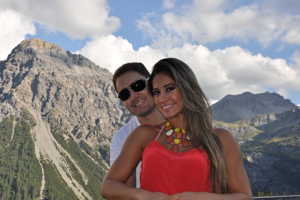 Mayra Cardi com o marido na Suíça (Foto: Arquivo Pessoal)