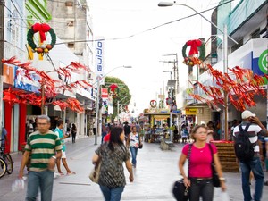 Comércio já está movimentado para compras de Natal (Foto: Jonathan  Lins/G1 )