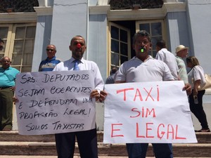 Uber X táxis em audiência pública na Alepe (Foto: Thays Estarque/G1PE) Uber X táxis em audiência pública na Alepe (Foto: Thays Estarque/G1PE)