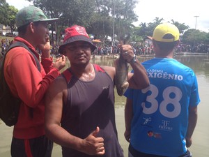 Agente administrativo diz que chapéu do Flamengo deu sorte (Foto: Abinoan Santiago/G1)