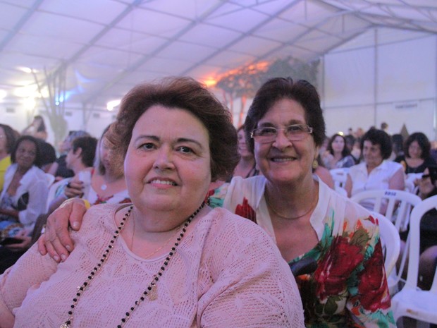 Angela foi ao show de Roberto Carlos com a tia em São José (Foto: Carlos Santos/ G1)