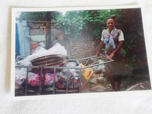 Fátima dos Santos, de Mogi das Cruzes guarda foto da época que era catadora de recicláveis (Foto: Fátima dos Santos/ Arquivo Pessoal) Fátima dos Santos, de Mogi das Cruzes guarda foto da época que era catadora de recicláveis (Foto: Fátima dos Santos/ Arquivo Pessoal)