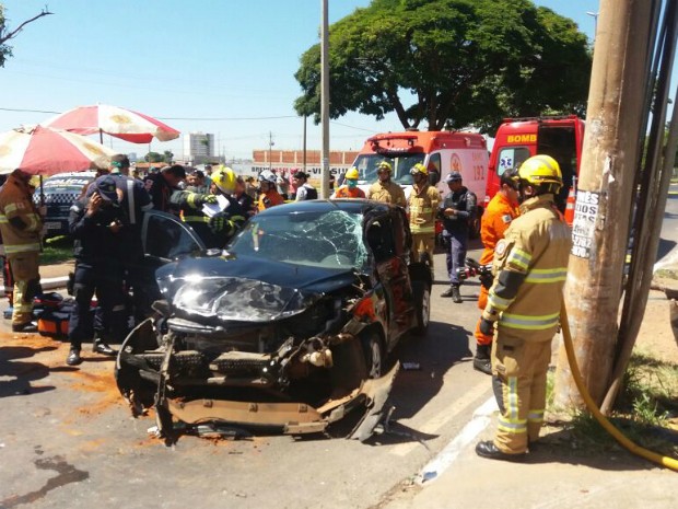 Adolescente morre após colisão de carro em Ceilândia (Foto: Polícia Militar/Divulgação)