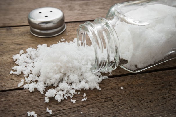Qual é o problema do sódio? Nutricionistas explicam o lado bom e ruim do  elemento presente no sal - Revista Glamour | Saúde