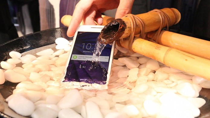 Moto G 3 boa pegada e diversas opções de capinhas (Foto: Luana Marfim/TechTudo)