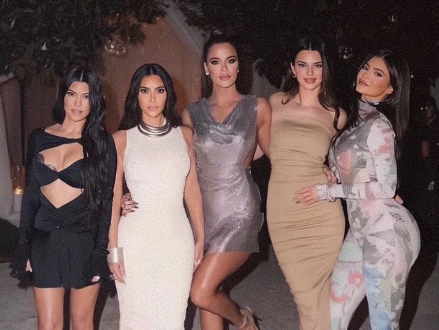 Kourtney Kardashian, Kim Kardashian, Khloé Kardashian, Kendall Jenner e Kylie Jenner (Foto: Reprodução/Instagram)