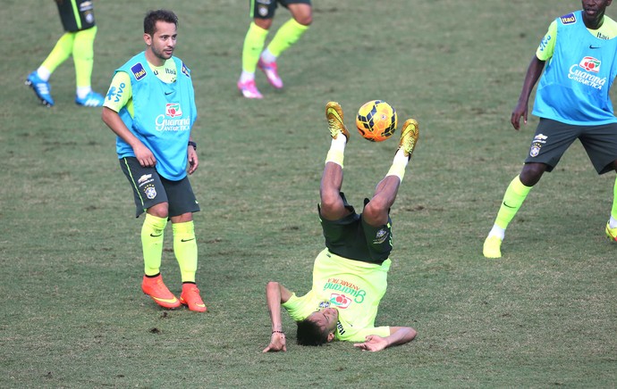 Neymar, treino Brasil (Foto: Bruno Domingos / Mowa press)