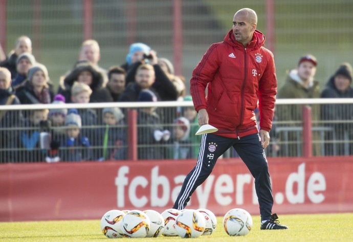 Guardiola treino Bayern (Foto: EFE)