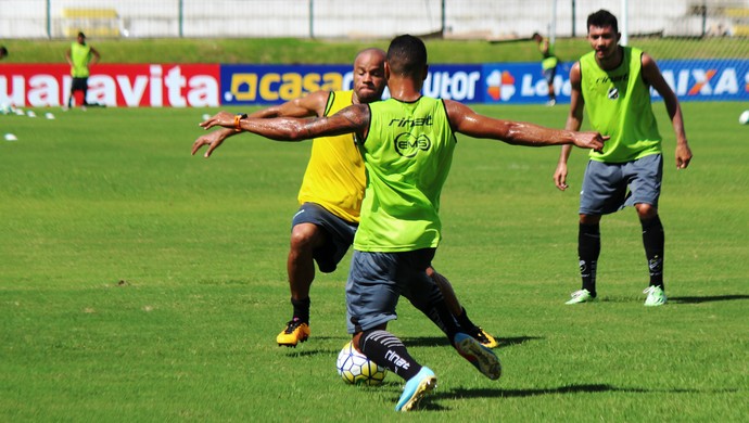 ABC treino Frasqueirão manhã - Anderson Pedra (amarelo) (Foto: Assessoria de Comunicação/ABC FC)