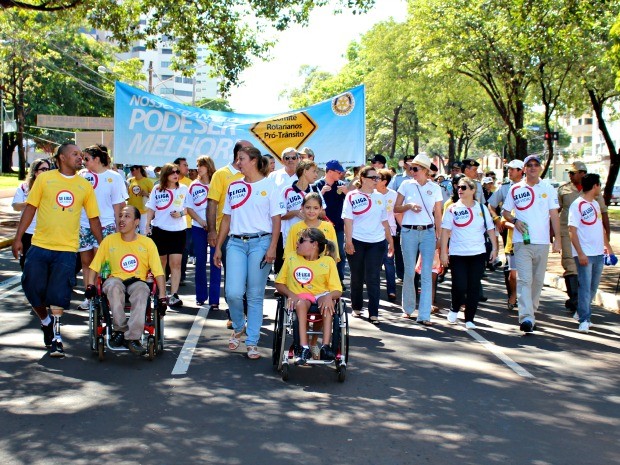 Passeata foi realizada na manhã deste sábado (5), na região central de Campo Grande (Foto: Tatiane Queiroz/ G1 MS)