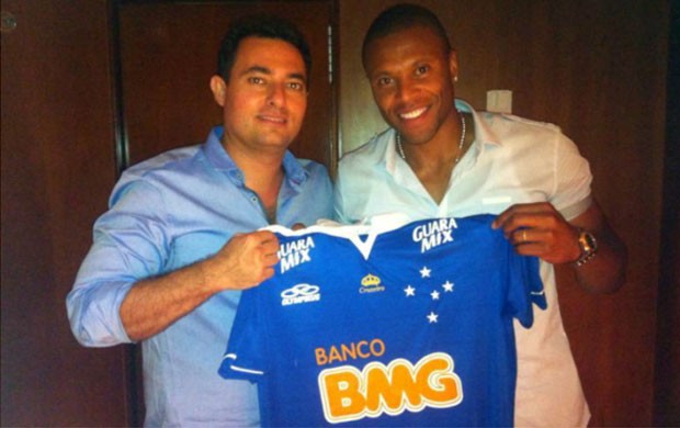 Alexandre Mattos; Julio Baptista; Cruzeiro; camisa (Foto: Reprodução / Site Oficial do Cruzeiro)