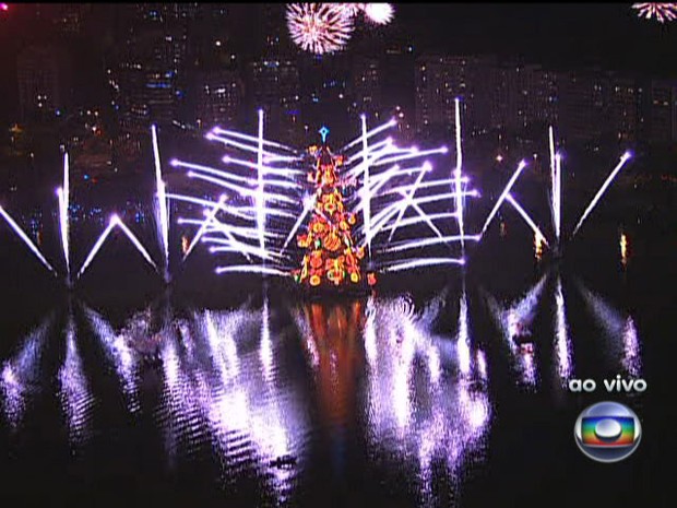 Árvore da Lagoa foi inaugurada na noite deste sábado (Foto: Reprodução/TV Globo)