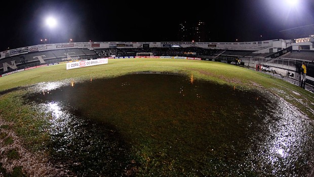 PONTE PRETA X SAO PAULO (Foto: Marcos Ribolli/GLOBOESPORTE.COM)