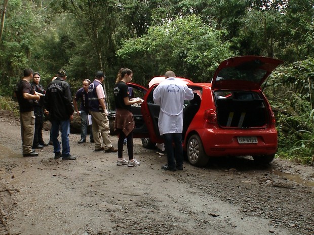 Mulher é encontrada morta dentro de carro em Caxias do Sul (Foto: Reprodução/RBS TV)