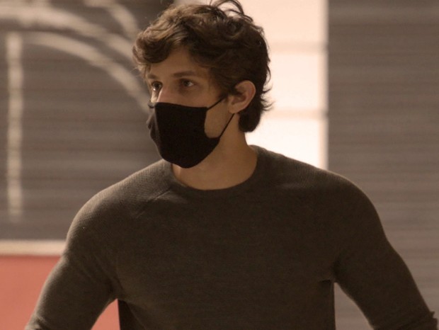 Chay Suede durante as gravações da fase final de Amor de Mãe, novela em que interpreta Danilo (Foto: Divulgação/TV Globo) Chay Suede durante as gravações da fase final de Amor de Mãe, novela em que interpreta Danilo (Foto: Divulgação/TV Globo)