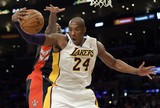 Amir Johnson ofusca retorno de Kobe Bryant à quadra, e Raptors bate Lakers Amir Johnson ofusca retorno de Kobe Bryant à quadra, e Raptors bate Lakers
