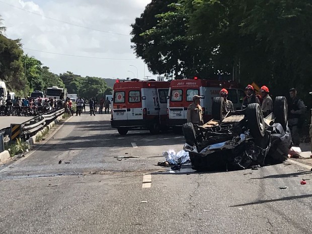 Colisão causa congestionamento na BR-230, nas imediações do bairro Castelo Branco (Foto: Walter Paparazzo/G1)