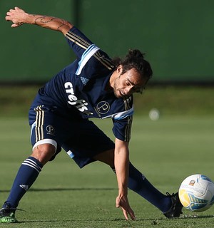 Luxa elogia Valdivia e acha natural contrato de produtividade com o meia