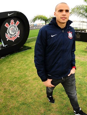 Por ‘gratidão’, Corinthians admite liberar Júlio César no Brasileirão.