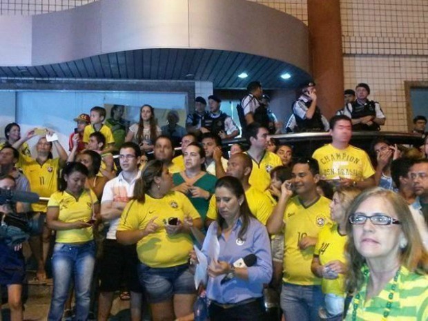 Torcedores torcem pela recuperação de Neymar e acreditam no hexa, mesmo com a falta do craque (Foto: Caio Ricard/TV Verdes Mares)