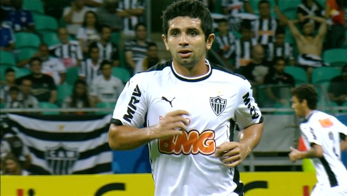Atacante Guilherme foi substituído ainda no primeiro tempo da partida contra o Bahia (Foto: Reprodução/Sportv)