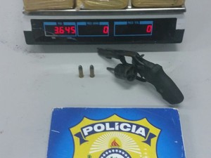 Suspeito também portava revólver calibre 38 (Foto: PRF/ Divulgação )