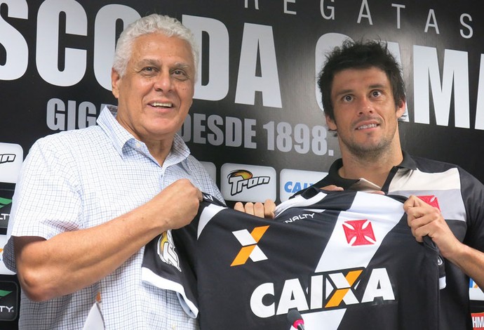 Ele é titular absoluto do Vasco e vai jogar lesionado contra o Corinthians